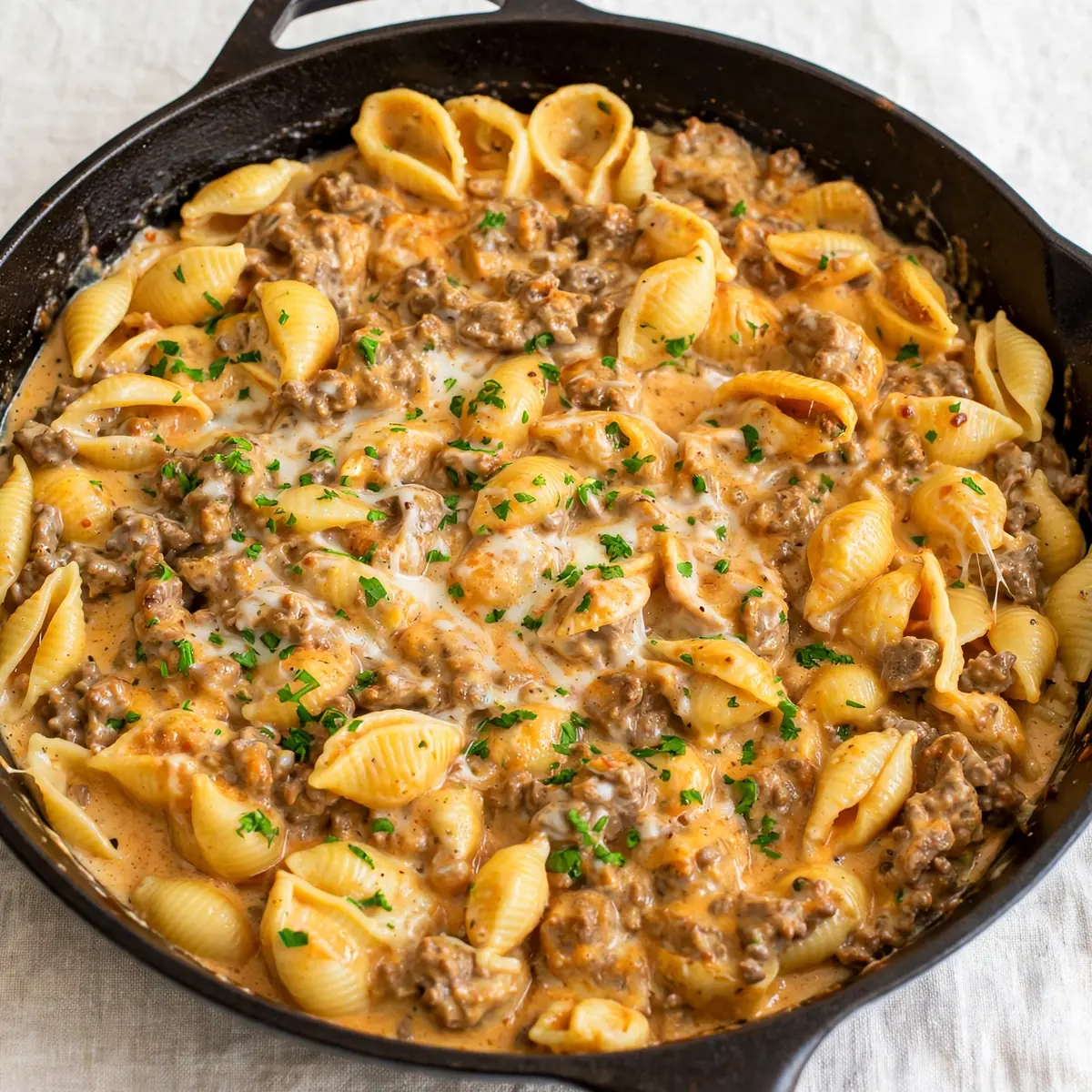 Restaurant-Reifer Cremiger Beef & Shells-Pfannenklassiker