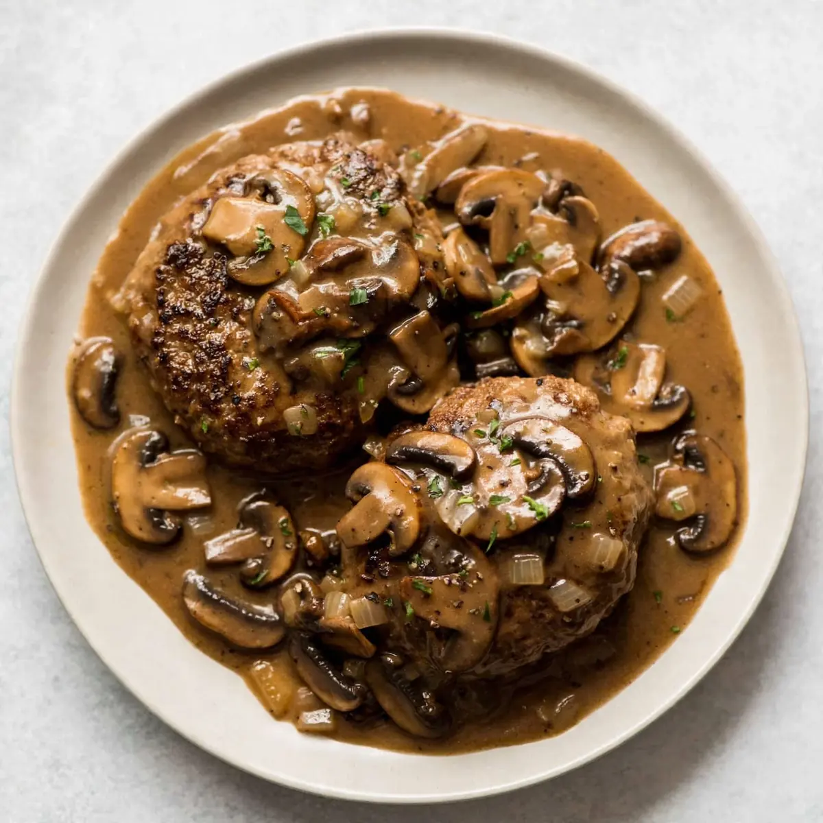 Salisbury Steak mit Pilzrahmsoße